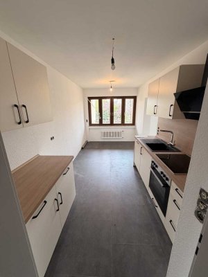 Erstbezug nach Sanierung-3 ZKB mit Balkon, Küche, 1 Tiefgaragenstellplatz, 1 Außenstellplatz