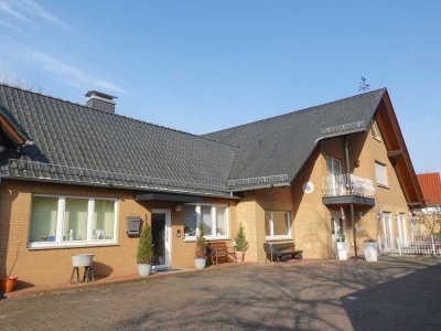 Wohnen und arbeiten; Großzügiges Wohnhaus plus Gewerbeflächen