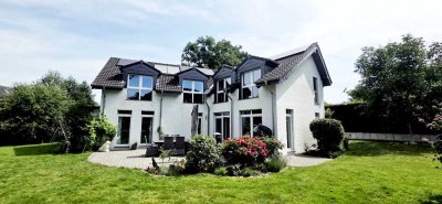 Lage, Lage, Lage: Exklusives Einfamilienhaus mit Garten-Oase & Top-Ausstattung, keine Maklercourtage