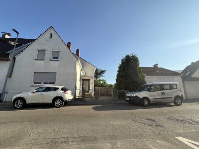 Einfamilienhaus mit Garage und großem Garten - renovierungsbedürftig mit viel Potenzial