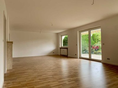 Helle 4-Raum-Wohnung mit Einbauküche, Garten, Garage und geh. Innenausstattung