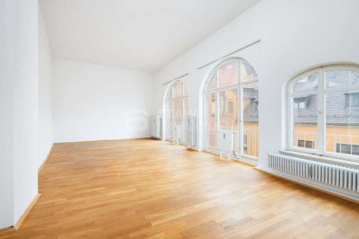 Altbaucharme trifft Großzügigkeit – Stilvolle 2-Zimmer-Wohnung in bester Altstadtlage