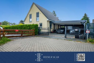 Massiv gebautes Einfamilienhaus mit Doppel-Carport auf gepflegtem Grundstück mit viel Privatsphäre