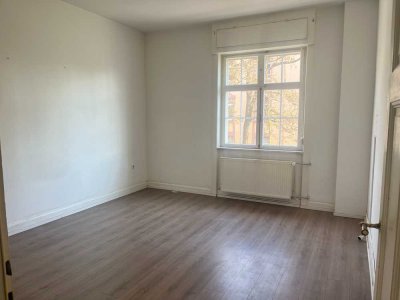 2 Zi.-Altbauwohnung mit Balkon !*ohne Käuferprovision*