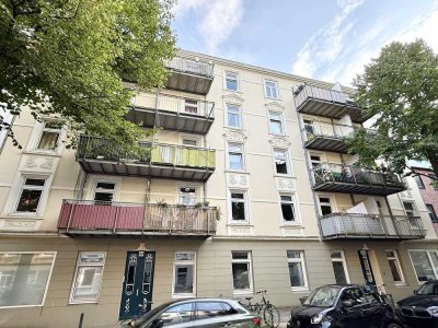 In ruhiger Sackgassenlage - 
2-Zimmer-Altbauwohnung mit Balkon in Eimsbüttel
