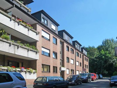 Am Aaper Wald, Düsseldorf-Rath. Helle 3-Raumwohnung mit Parkett und Loggia.