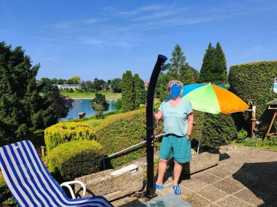45 m2 Terrasse, mit Seeblick der beeindruckt ! In 1 Minute im Wasser ! 117 m2 Nutzfläche = 63 m2 Wohnfläche.+ 54 m2 Terrasse +3 eigene Parkplätze + 20 Jahre hauptsächlich Wochenende + Hochwassersicher + 1A Infrastruktur + 35 Min. z. B. nach Wien + Lage + 