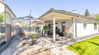 Meiningen | Stilvoller Bungalow mit Holzpool in ruhiger Lage