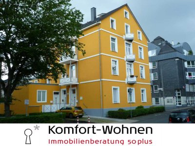 Sonnige Dachgeschosswohnung mit dem „gewissen Extra“ 2-Zimmer-Wohnung mit Balkon und Aufzug