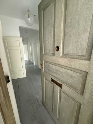 Stilvolle 4,5-Zimmer-Wohnung in denkmalgeschützter Villa