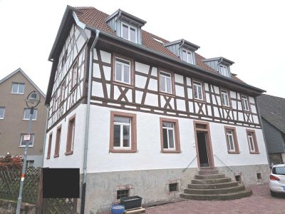 3-Zimmer-Whg. in einem charmanten kernsanierten Niedrigenergiehaus als Baudenkmal mit großem Balkon