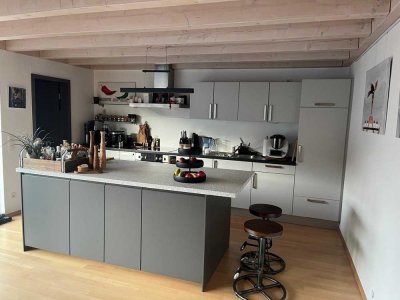 Attraktive Maisonette-Wohnung mit offener Wohnküche, Galerie und Dachterrasse
