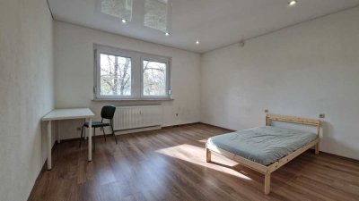 Schönes WG Zimmer in 4er WG  I Beautiful room in a 4-person shared appartement