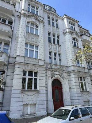 Historischer Charme modern interpretiert – bezugsfreie Wohnung in der Bundesallee