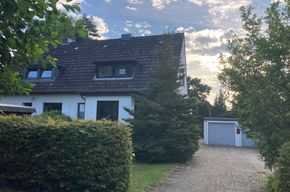 Doppelhaushälfte mit Doppelgarage und Garten in Grosshansdorf