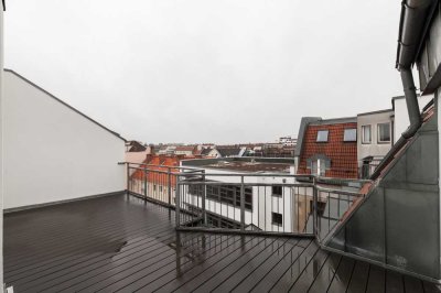 Dachgeschoss-Maisonette mit 4 Zimmern, 2 Terrassen, Wohnküche mit EBK und 2 Bäder
