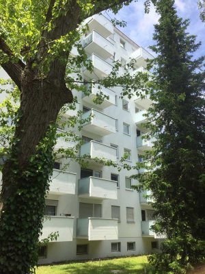 Von privat: Gepflegte 1-Zimmer-Hochparterre-Wohnung in München-Moosach