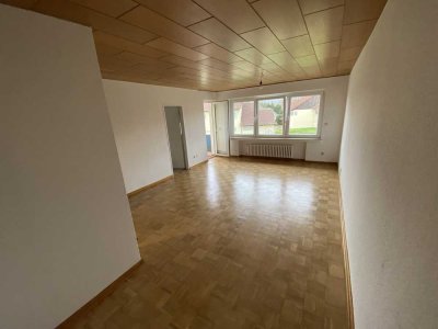 Vollständig renovierte 1-Raum-Wohnung mit Balkon und Einbauküche in Hameln