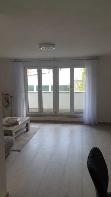 Neu renovierte3,5 Zimmer Wohnung, mobiliertmit Einbauküche in Heidelberg