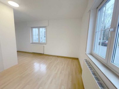 *Helles WG-Zimmer* mit EBK und allg. Balkon