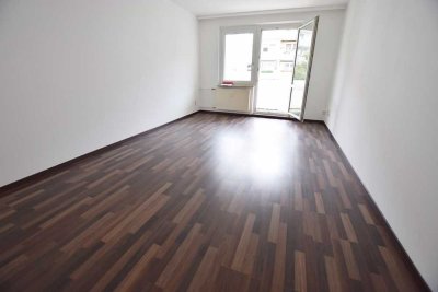 vermietet: Gutgeschnittene 4 Zimmerwohnung mit Balkon und Blick ins Grüne!