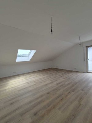 2 Zi.-DG Wohnung (Erstbezug) mit Balkon und Keller