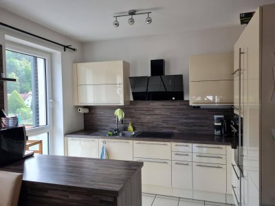 Moderne 3-Zimmer Wohnung mit Balkon und Carport