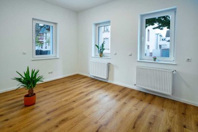 Saniertes Haus in FFM - Unterliederbach 3x 2 Zimmerwohnungen zu vermieten / VIDEO & 360