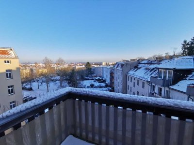 zentral gelegene 3-Raum Altbauwohnung mit ruhigem Blick vom Balkon und moderner Einbauküche