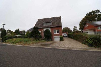 Großzügiges Familienhaus mit Potenzial – 8 Zimmer, riesiges Grundstück & ruhige Lage