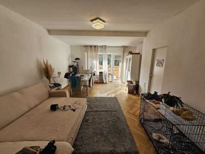 Geräumige & Helle 3 Zimmer-Wohnung + großem sonnigen Süd-Balkon mitten in Praunheim | Römerstadt