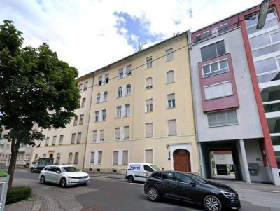 Erstbezug: Sanierter 2 ZIMMER-Altbau + ruhiger Balkon 5m² + Wohnküche möbliert + neue Sanitäranlagen