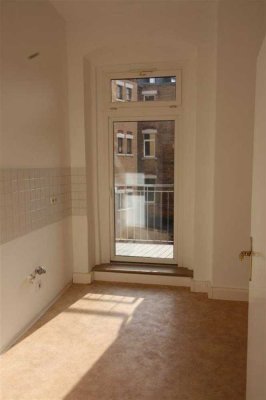 4 Raum mit Wanne + Dusche + Balkon