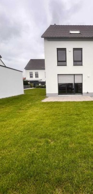 Neuwertige Doppelhaushälfte mit Garten in ruhiger Lage von Lich-Eberstadt