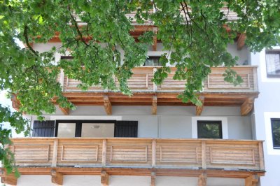 Zentrale Wohnung in Kitzbühel - Balkon mit Blick auf historische Sehenswürdigkeiten