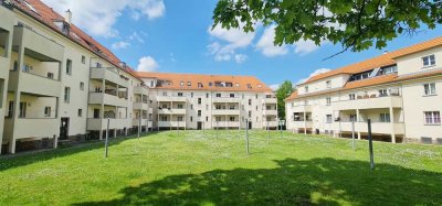 **Kapitalanleger J E T Z T zugreifen - Erstklassige 2-Raumwohnung  mit Balkon und Stellplatz **