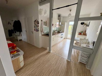 Lichtdurchflutete 4-Zimmer-Altbauwohnung mit Balkon in Erfurts beliebter Krämpfervorstadt