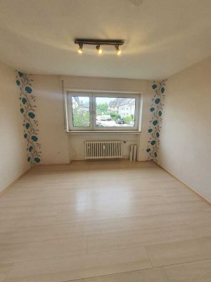 Schöne 4 Zimmer+Küche+Bad Wohnung