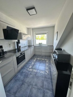 3-Zimmer DG-Wohnung mit Balkon, Klima inkl. Einbauküche
