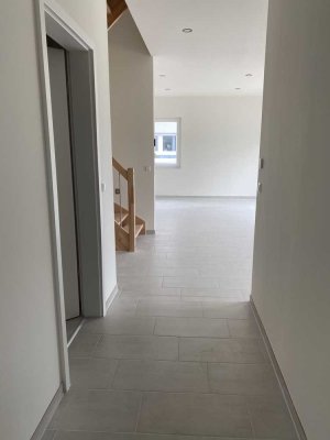 Neubau Doppelhaushälfte mit geh. Innenausstattung und EBK in St.Leon-Rot