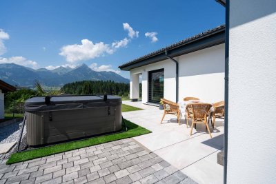 Einziehen statt bauen – barrierefreier Architekten-Bungalow mit Bergblick über Breitenwang