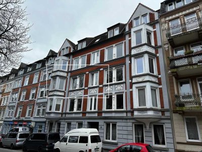 frisch sanierte Altbauwohnung mit Balkon