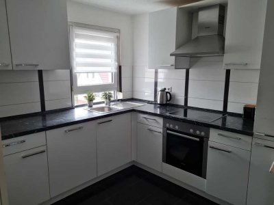 2 Familien Haus mit Garten und Garage frisch renoviert
