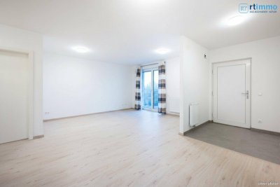 SCHÖNE; HELLE 2 ZIMMERWOHNUNG MIT BALKON und STELLPLATZ