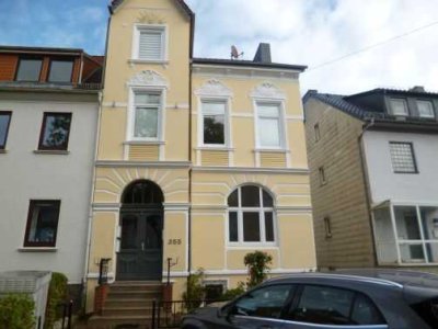 *** Sie lieben das Besondere*** Top renovierte 4 Zimmer Maisonette-Whg. mit EBK, Balkon,  Garage ***