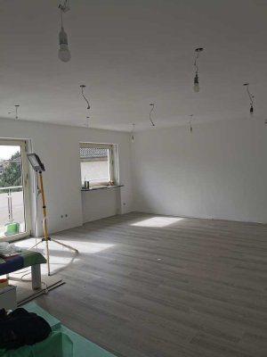 Komplett renovierte Wohnung mit Sonnenbalkon in ruhiger dennoch zentraler Lage