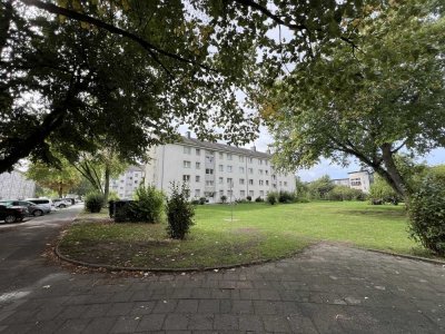 Mit Blick ins Grüne-Renovierte 2 Zi.- Whng. - Wannenbad mit Fenster und Balkon - Duisburg
