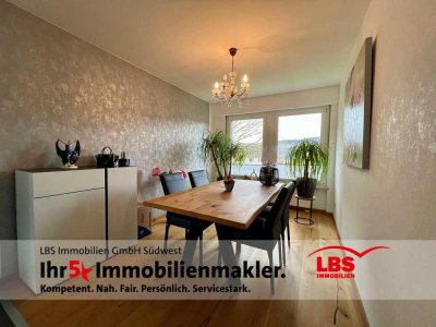 sehr gepflegte u. bezugsfreie Wohnung mit tollem Ausblick, Einbauküche, Balkon und Stellplatz