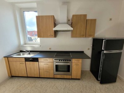 + + +Dachgeschoss mit großer Küche + + +