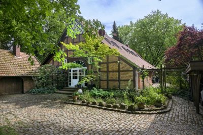 Pure Landhaus-Idylle! Ehemalige Hofstelle mit Nebengebäuden und ca. 48.000 m² Grundstück